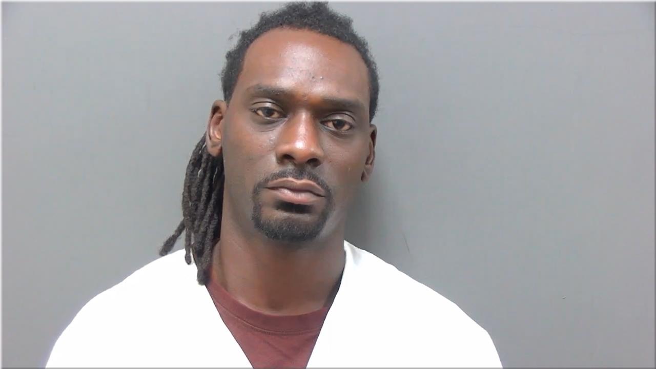 Mugshot of Davis, Deston M